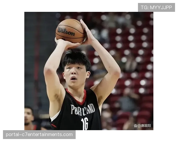 中国球员杨瀚森全明星新秀赛8分钟砍10分，展现高效得分能力