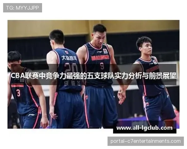 消息：易建联现身广东队训练场，以球队管理层身份为球员做赛前动员